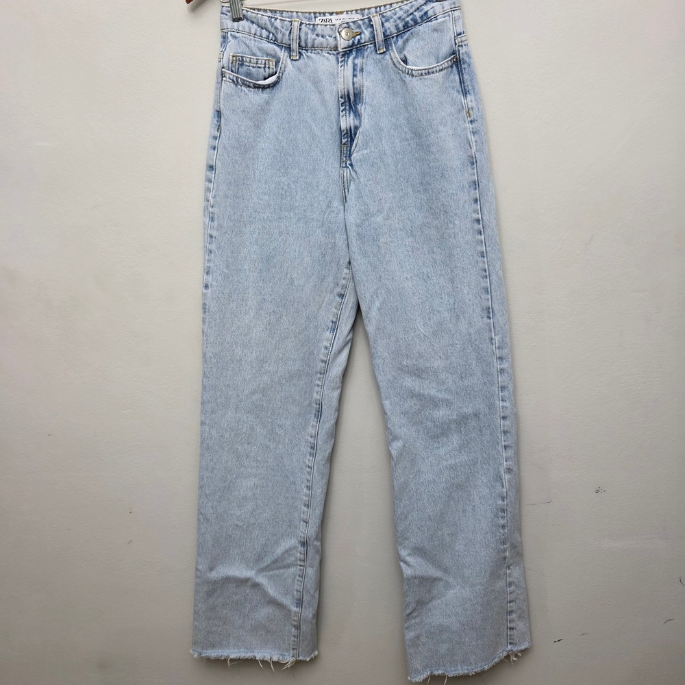 Zara Denim‎ Jeans USA Size 4 Light Wash Straight Leg Raw Hem Women's Casual